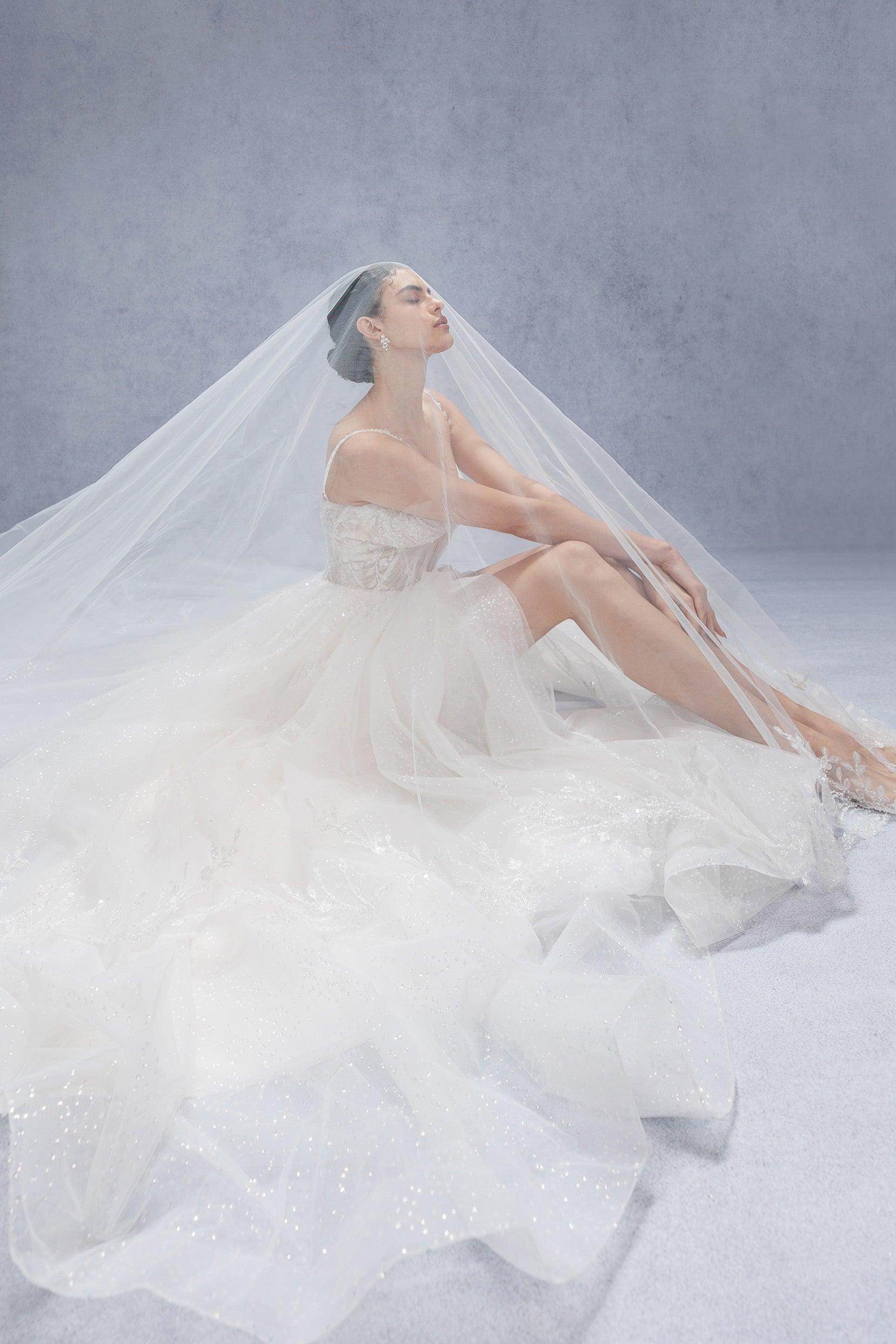 One-tier Lace Edge Tulle Chapel Veils with Appliques Beading CV0398 - COCOMELODY